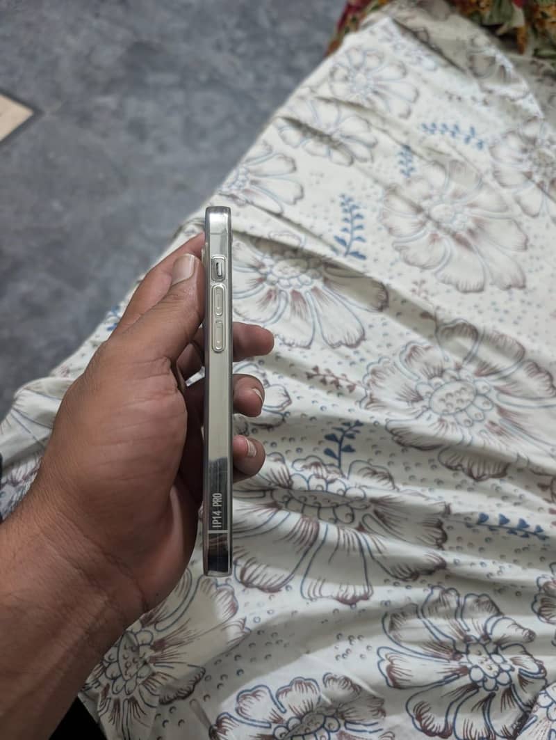Apple iPhone 14 Pro 3