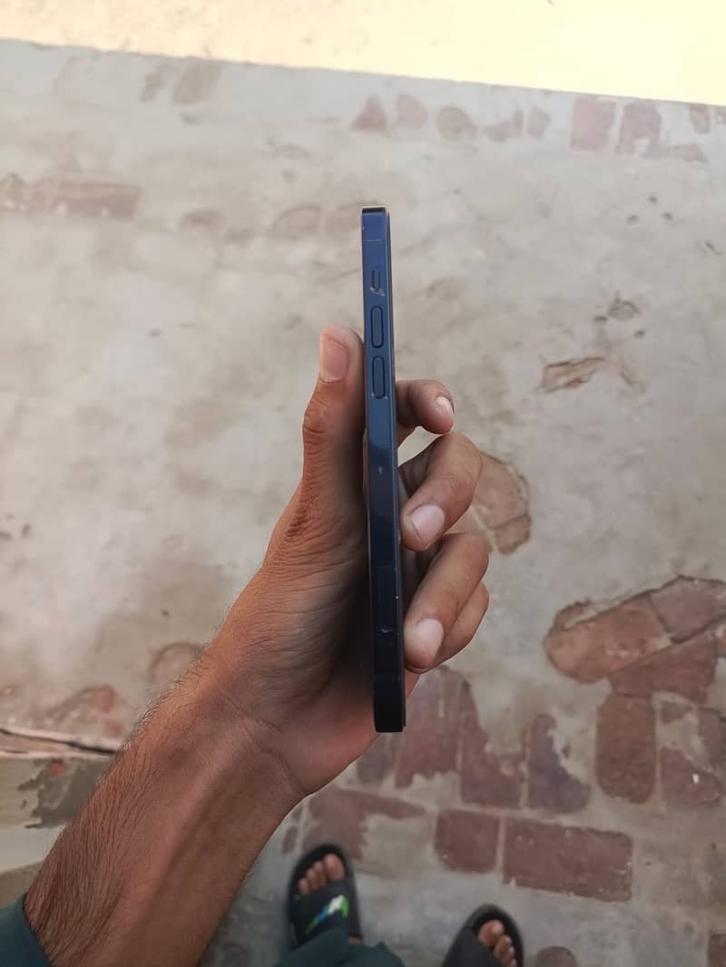 Apple iPhone 12 2