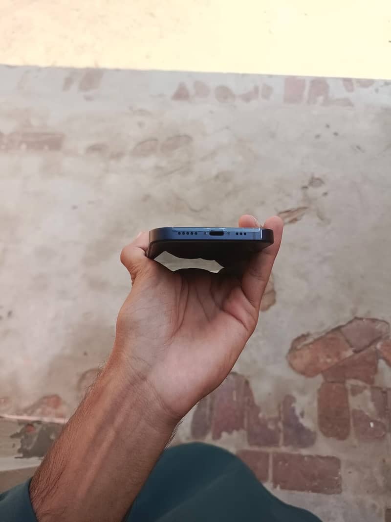 Apple iPhone 12 4