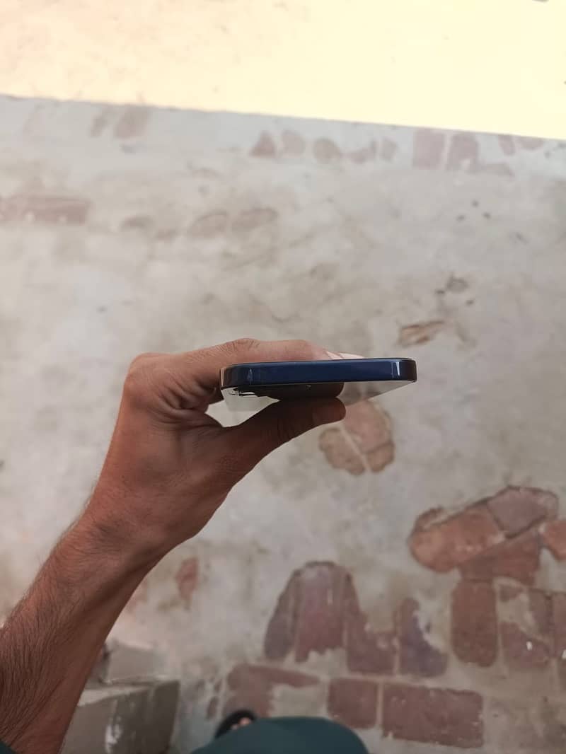 Apple iPhone 12 5