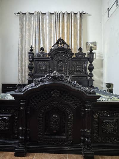 Chinoti Bed Set in Pure sheesham wood