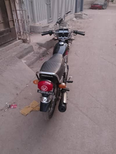 Honda 125 2024 model ha 23 ka letter ha Karachi nambar ha