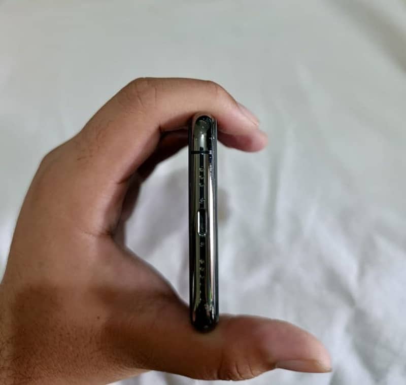 Apple iPhone 11 Pro 1