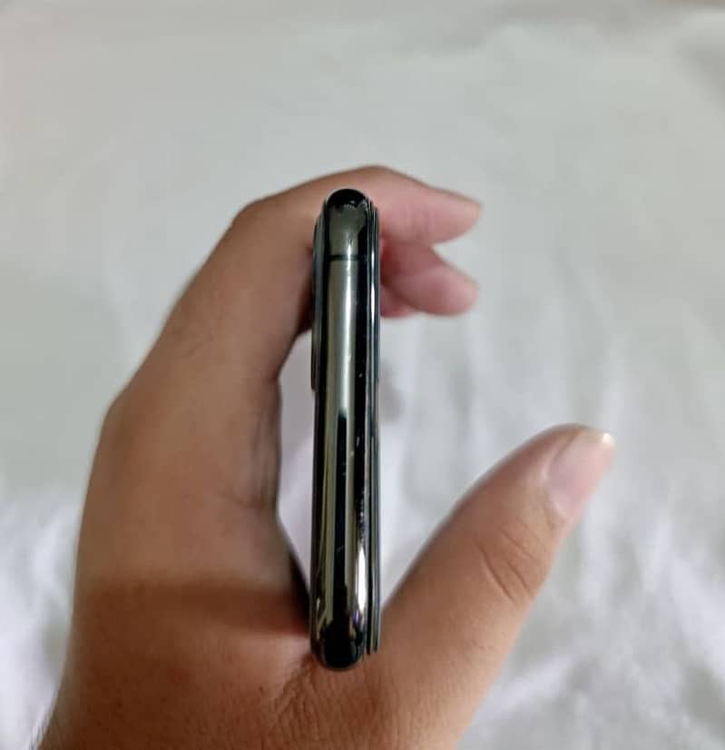 Apple iPhone 11 Pro 2