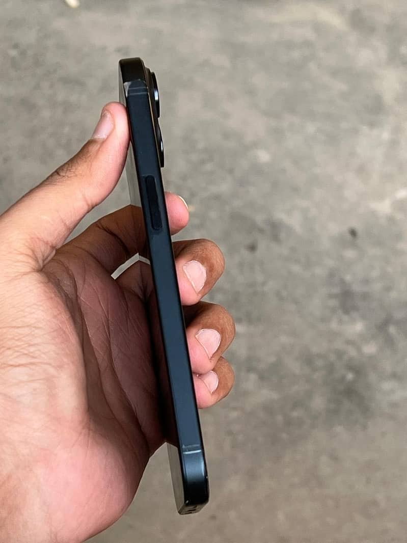 Apple iPhone 15 5