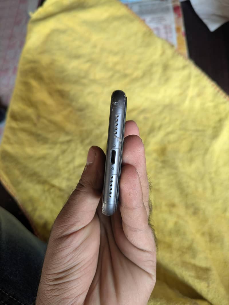 Apple iPhone 11 0