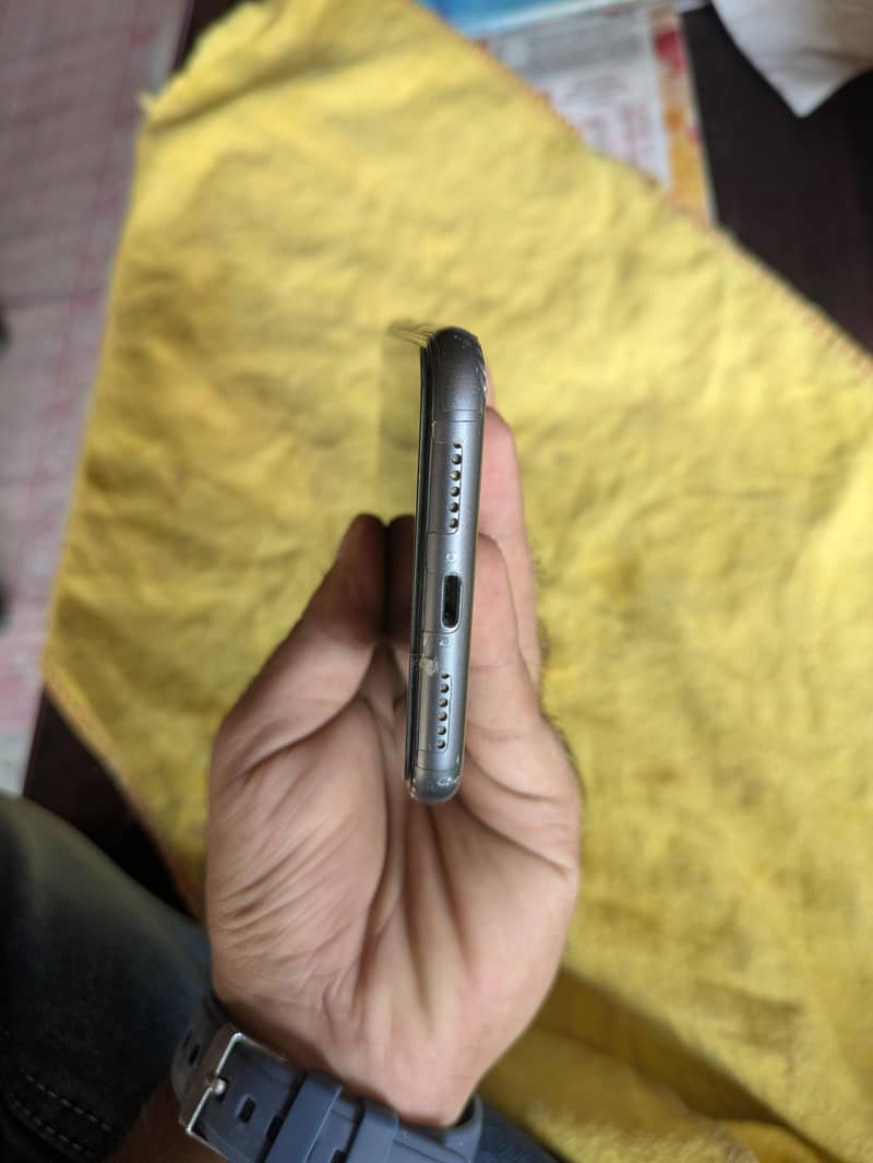 Apple iPhone 11 5