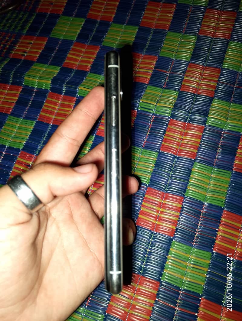 Apple iPhone XS 4