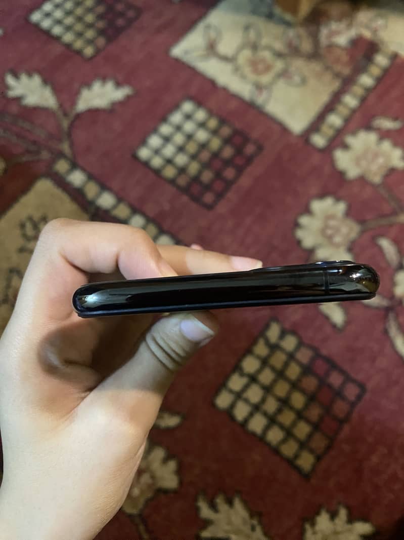 Apple iPhone 11 Pro Max 9