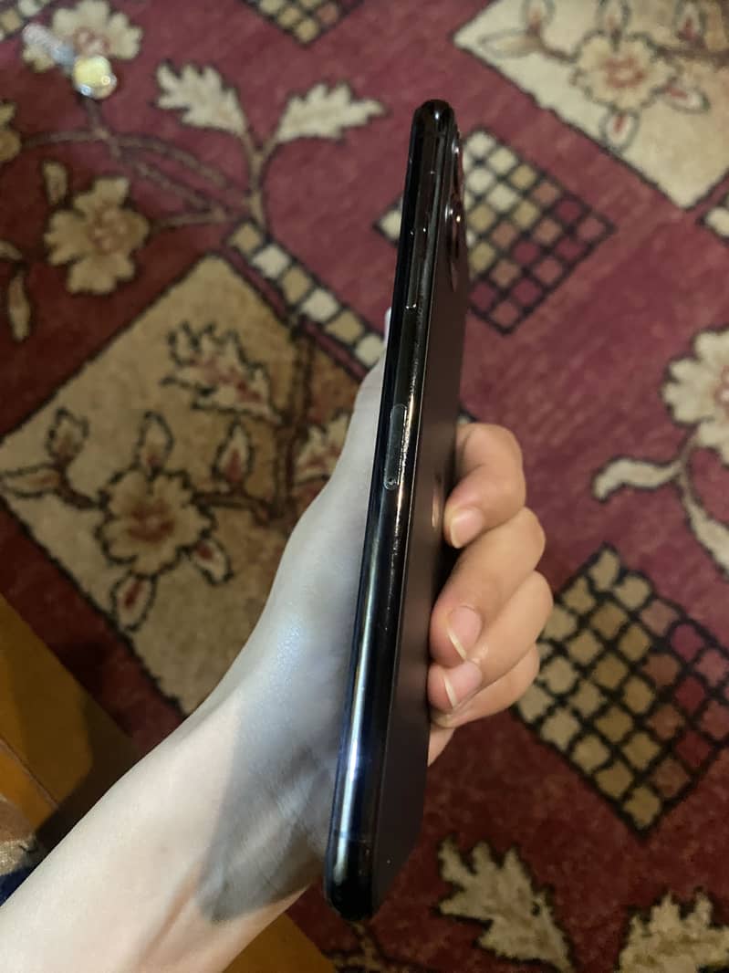 Apple iPhone 11 Pro Max 12