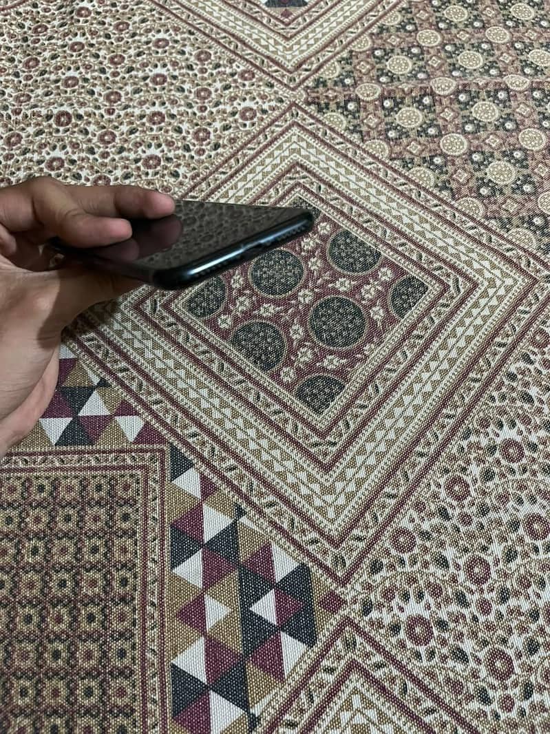 Apple iPhone SE 8