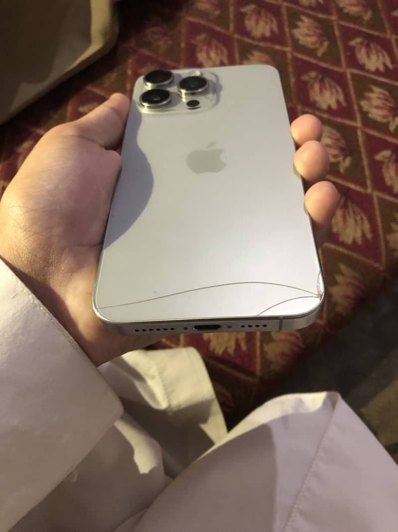 Apple iPhone 15 Pro Max 0