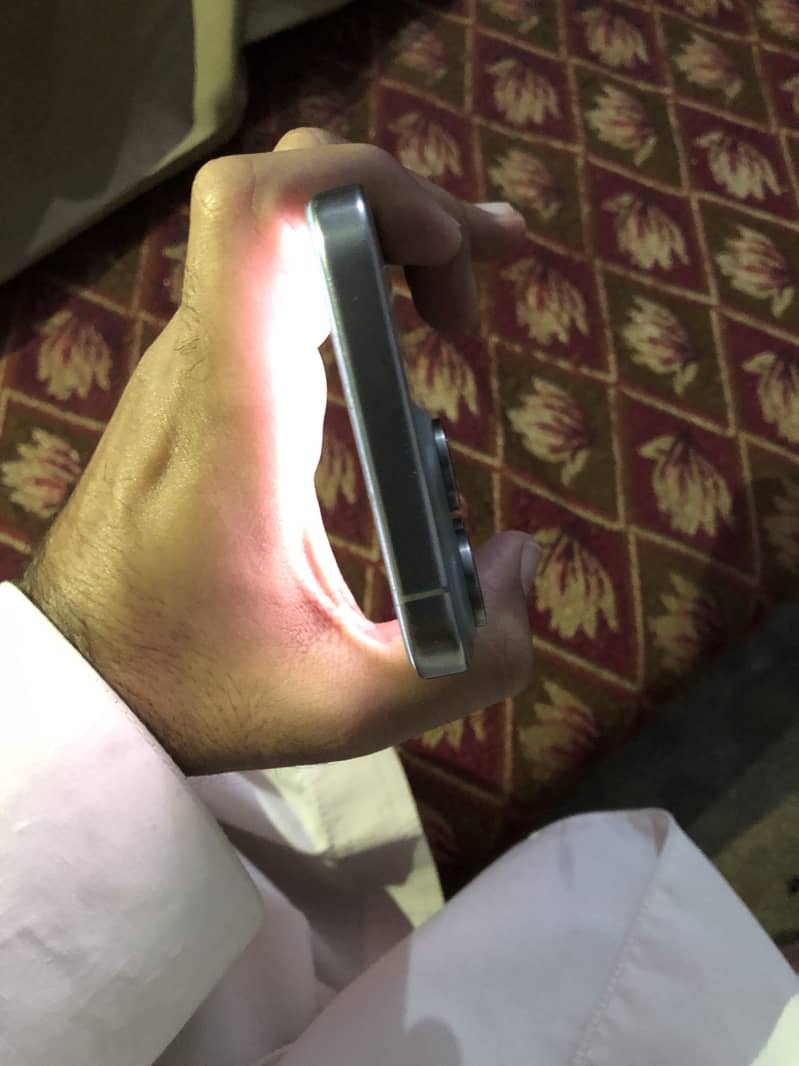 Apple iPhone 15 Pro Max 2