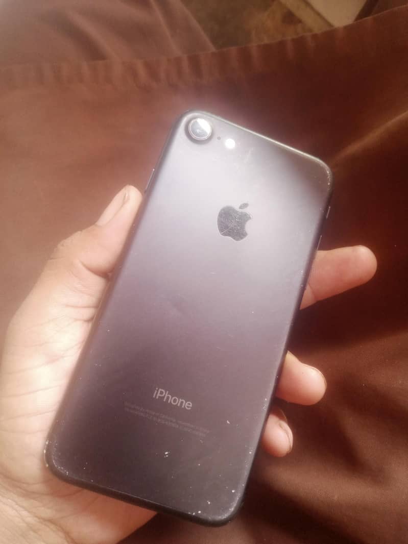 Apple iPhone 7 0