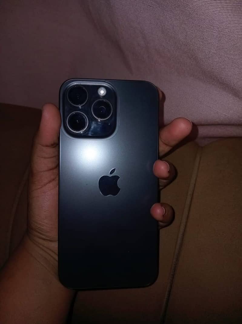 Apple iPhone 15 Pro Max 2