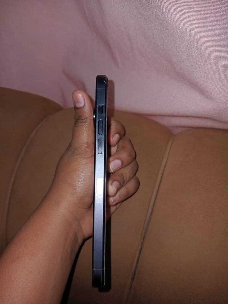 Apple iPhone 15 Pro Max 3