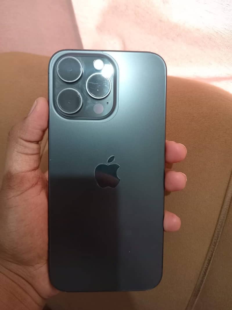 Apple iPhone 15 Pro Max 4