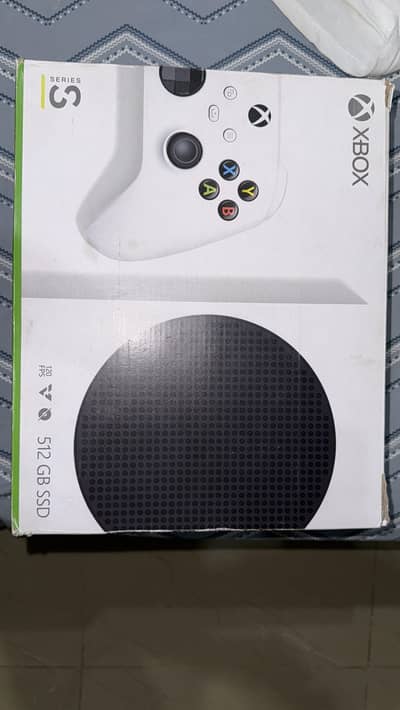 Xbox Series S with 2 original controllers and box 10/10 condition