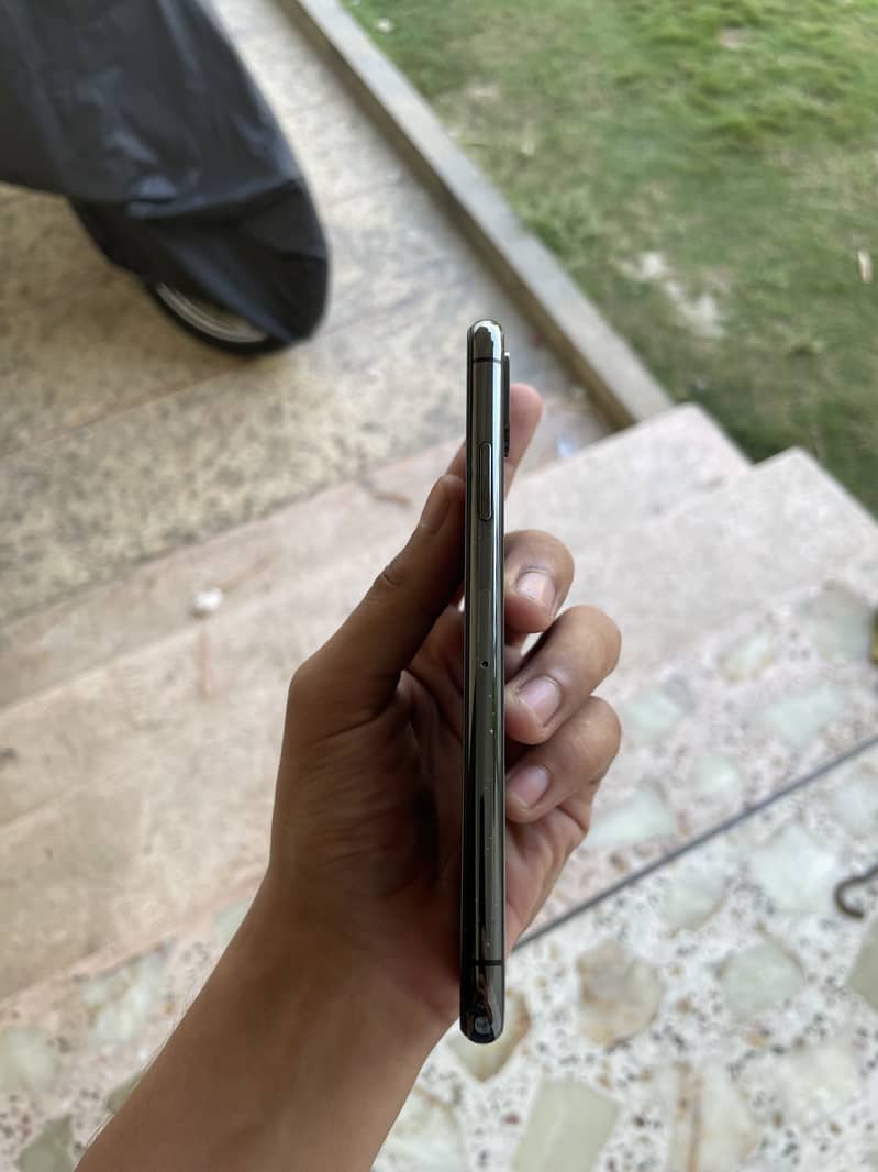 Apple iPhone X 3