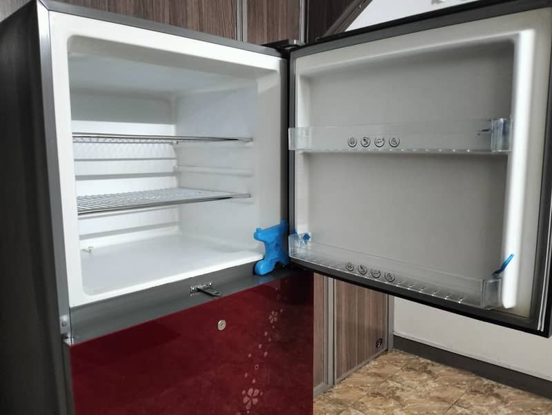 REFRIGERATOR 1
