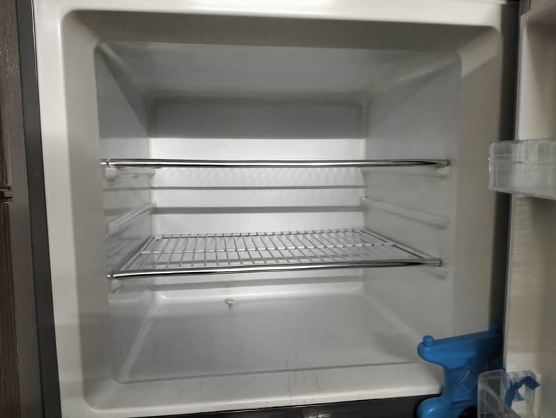 REFRIGERATOR 2