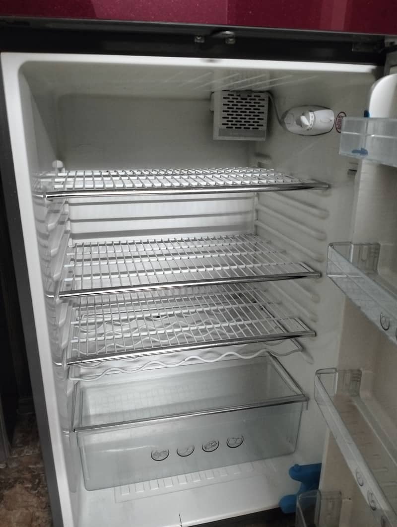 REFRIGERATOR 4