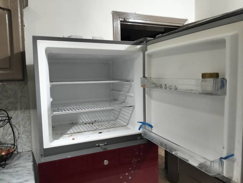 REFRIGERATOR 7