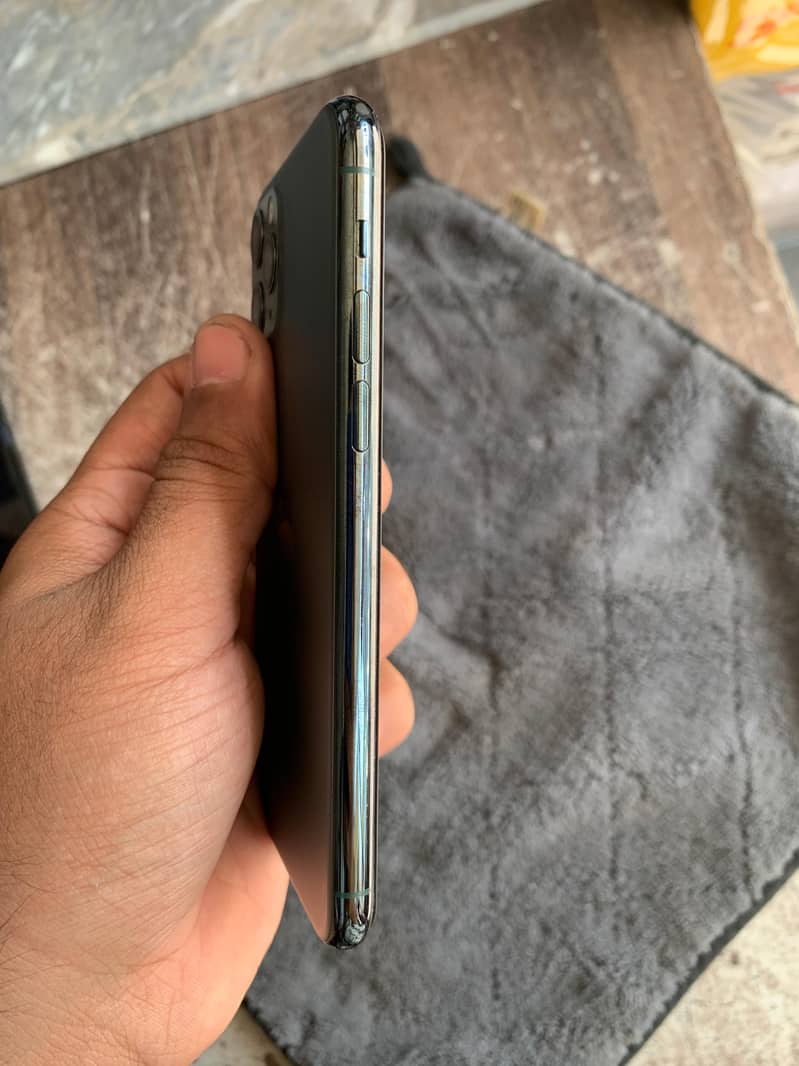 Apple iPhone 11 Pro 2