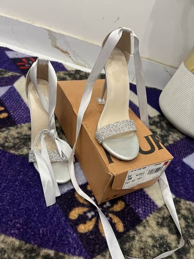 Dubai Imported Ladies heel – Once Used
