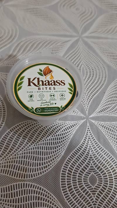 Honey with nuts pack