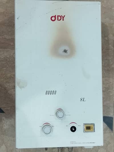 ADY INSTANT GAS GYSER 8L FOR URGENT SLAE