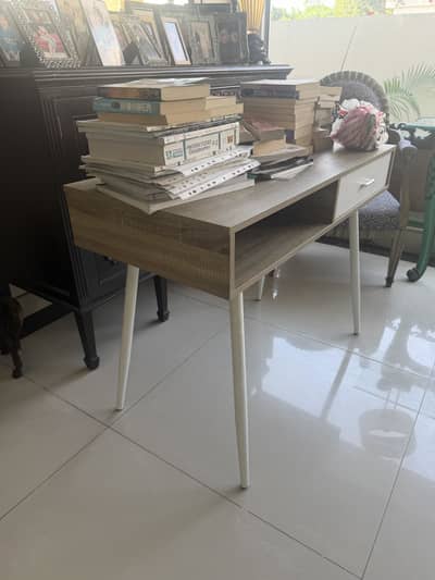 Study table in excellent condition
