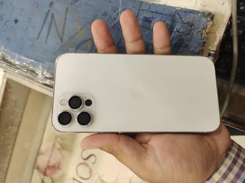 Apple iPhone 12 Pro 3