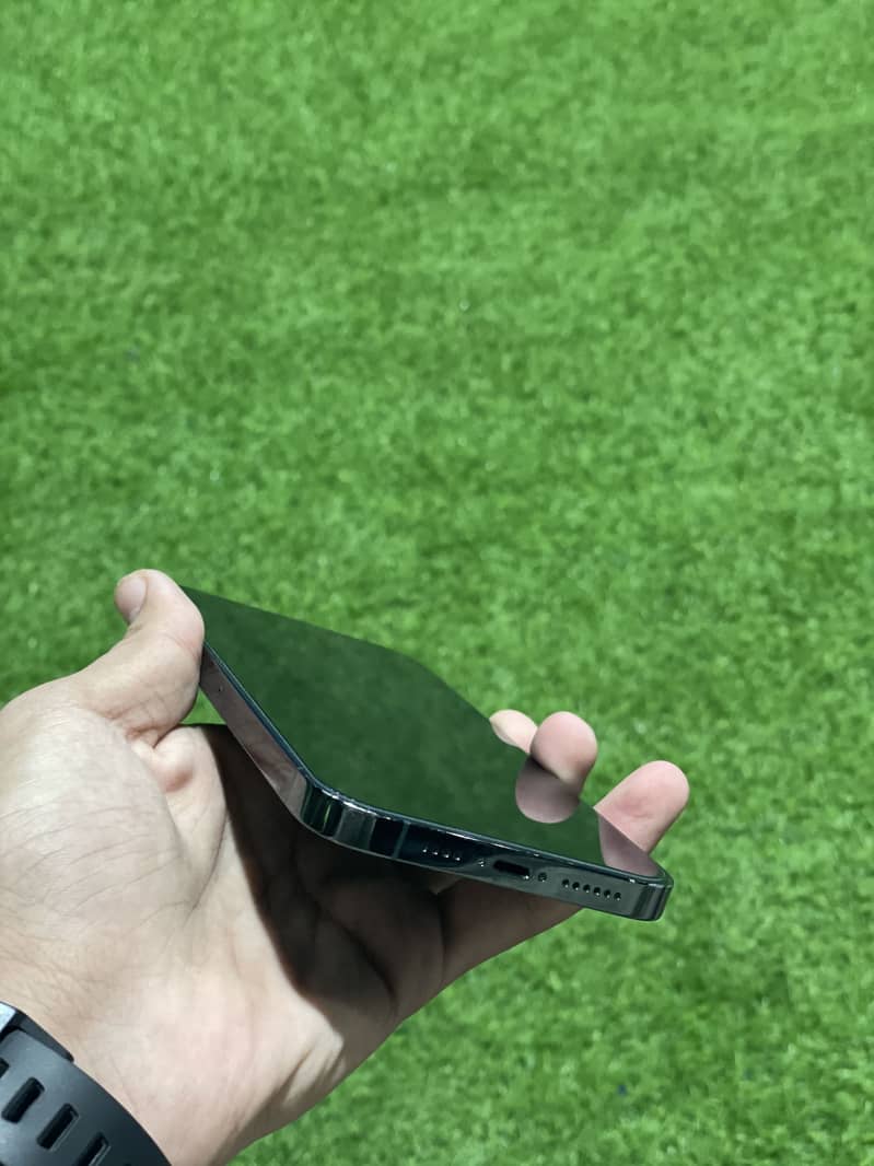 Apple iPhone 13 Pro Max 1