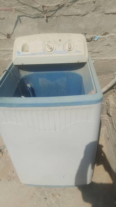 ideal star ki machine hai washing machine chalu hai jisko chahie unbox