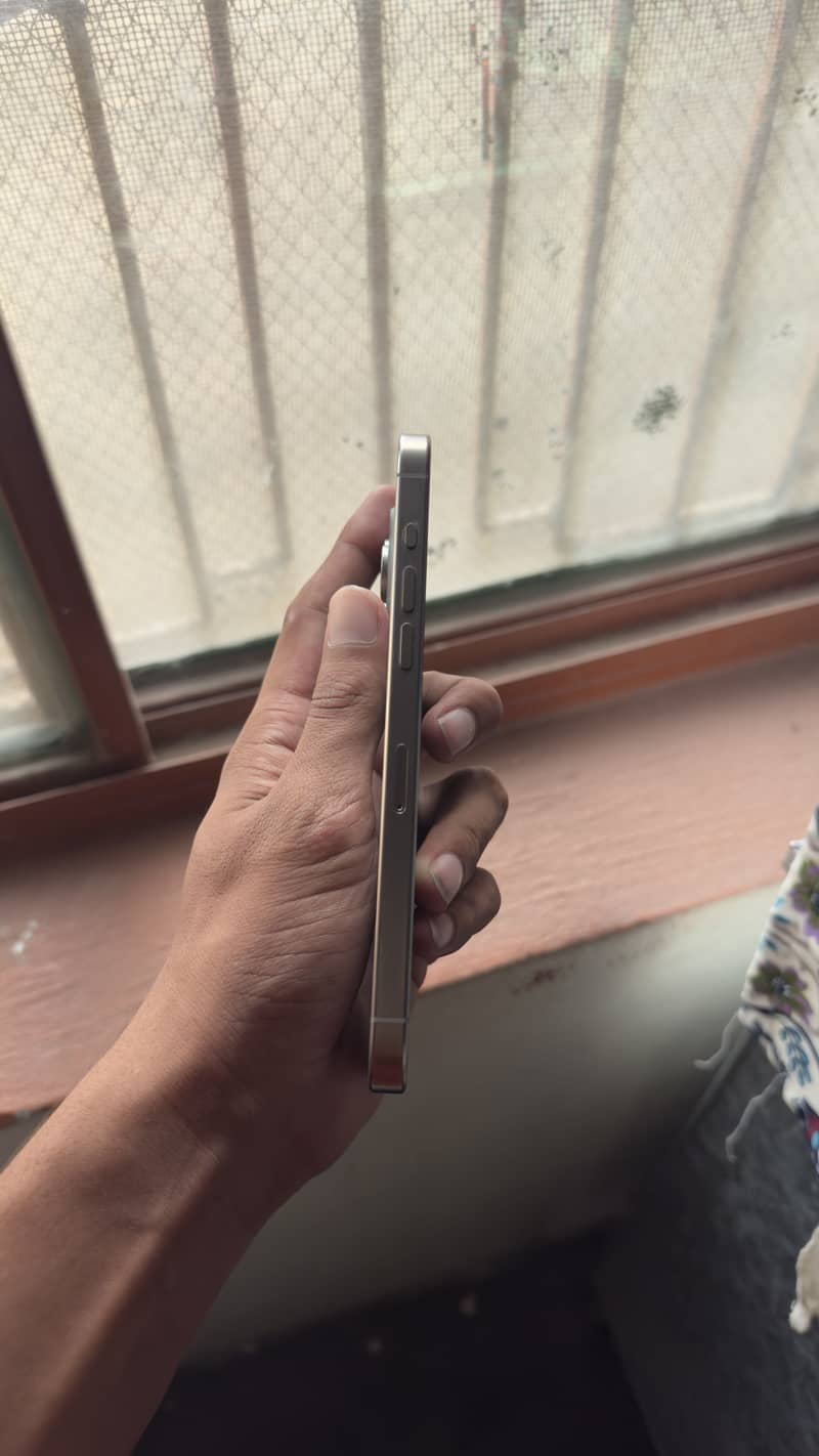 iPhone 15 pro max iCloud 4