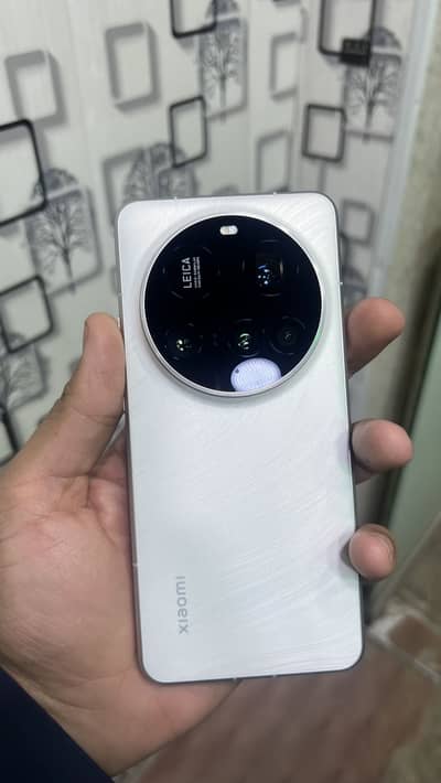 Xiaomi 15 Ultra 12/512gb 4months simtime full box