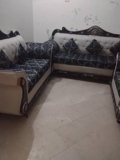 6 siter sofa for sale in good condition