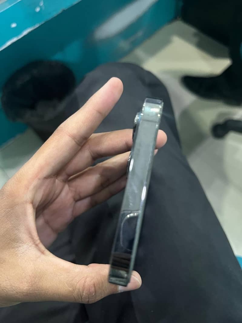 Apple iPhone 12 Pro Max 4