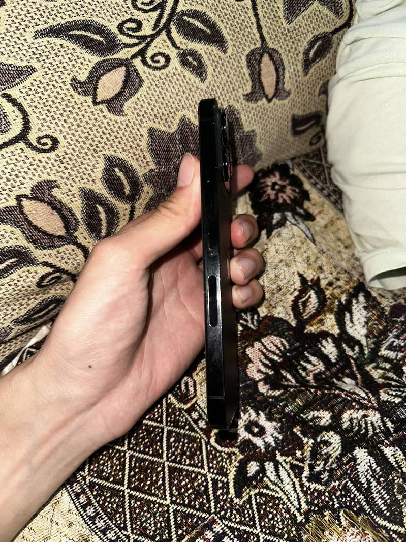 Apple iPhone 14 Pro Max 1