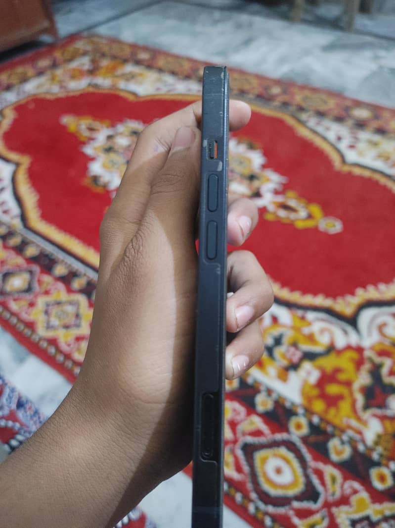 Apple iPhone 13 2