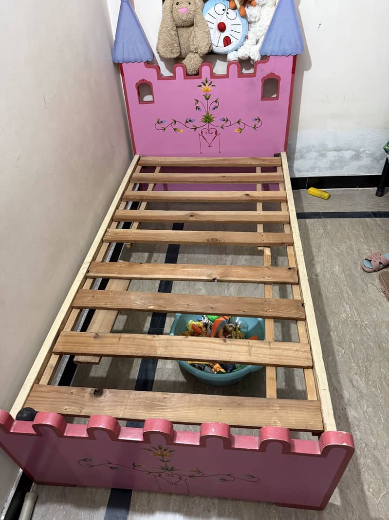 One single bed 3