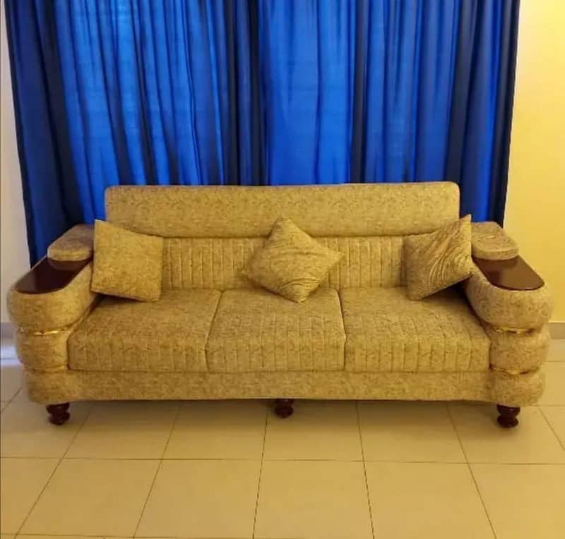 7 seaters sofa 0