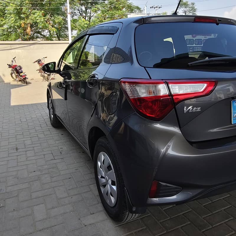 Toyota vitz 5