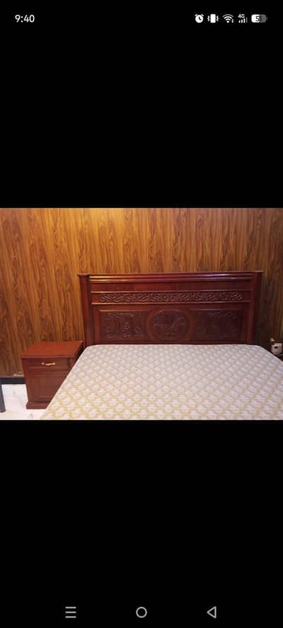 king size bed with side tables