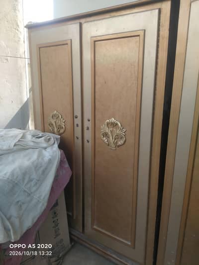 3 doors wardrobes