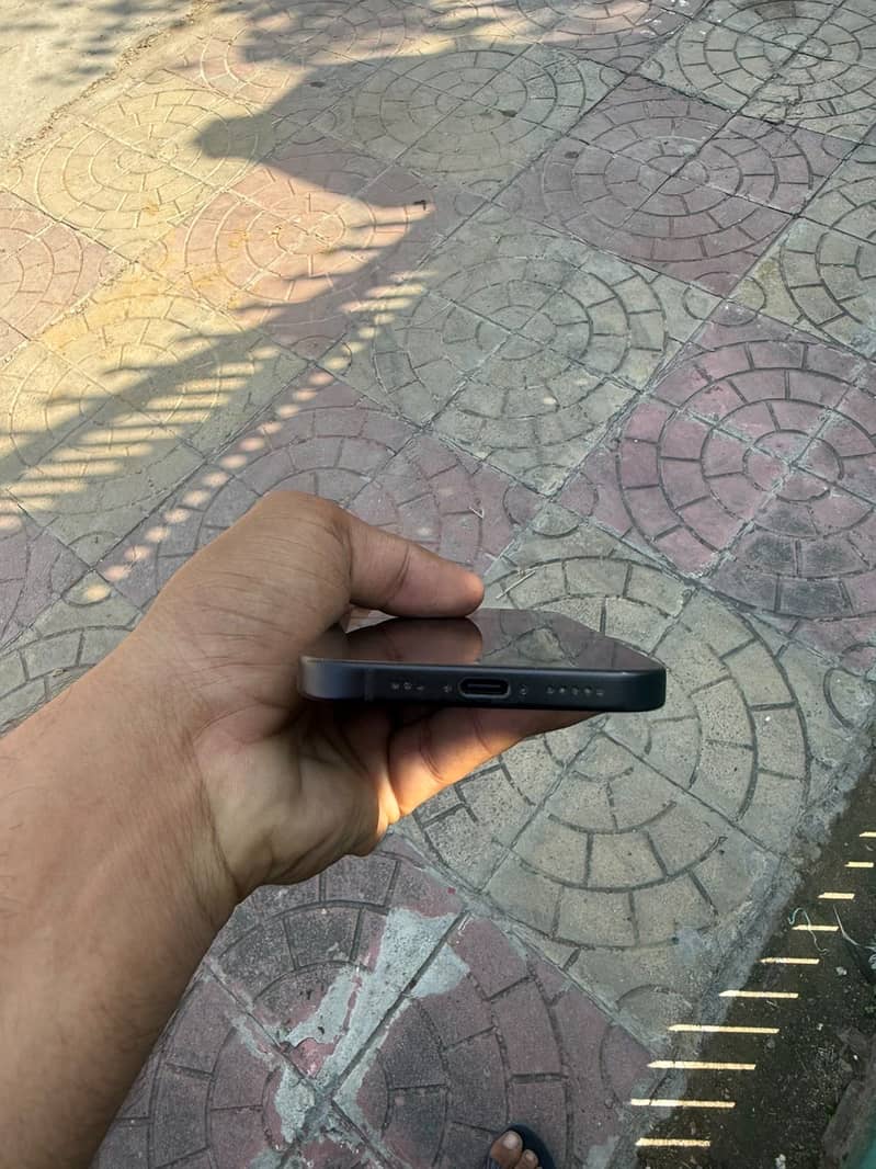 Apple iPhone 15 6