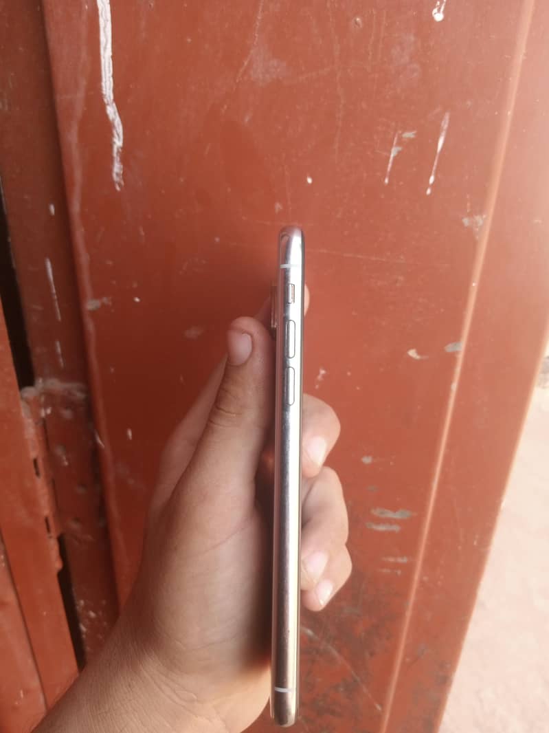 Apple iPhone X 3
