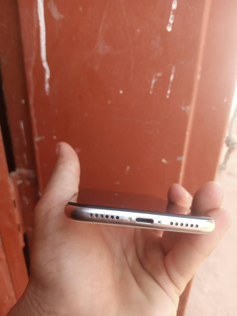 Apple iPhone X 4