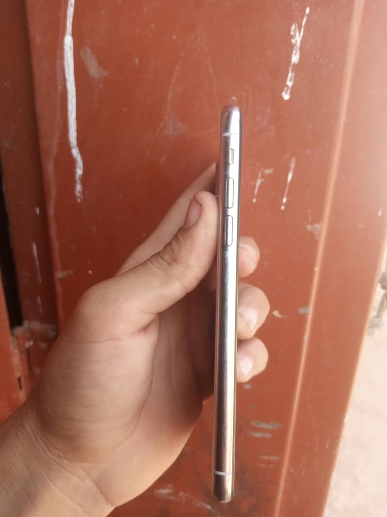 Apple iPhone X 5